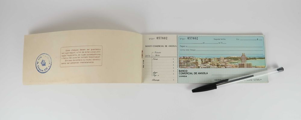 Cheques do Antigo Banco Comercial de Angola