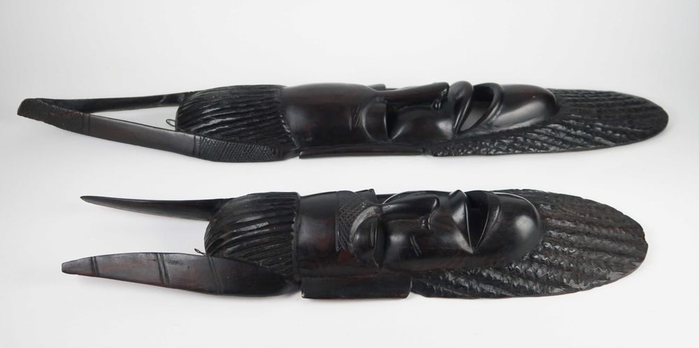 2 Mascaras de suspensão em madeira Africana 53 cm