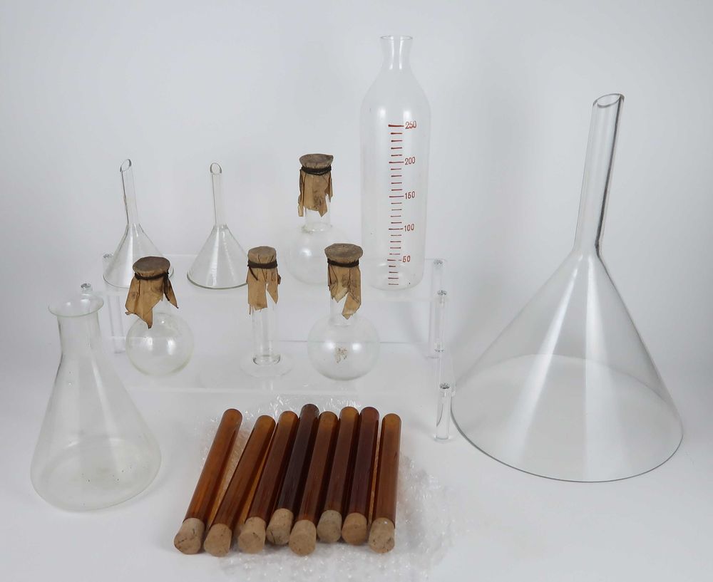 Lote de peças de laboratório / farmácia
