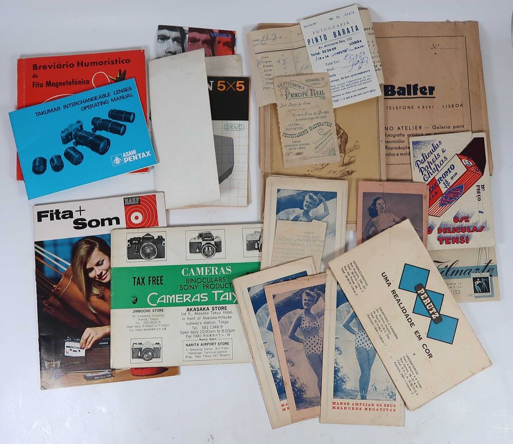 Fotografia - Conjunto de catálogos e documentos antigos