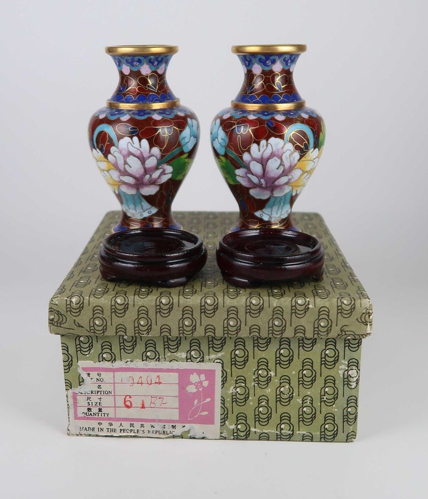 Par de jarras Cloisonné com caixa origem - China