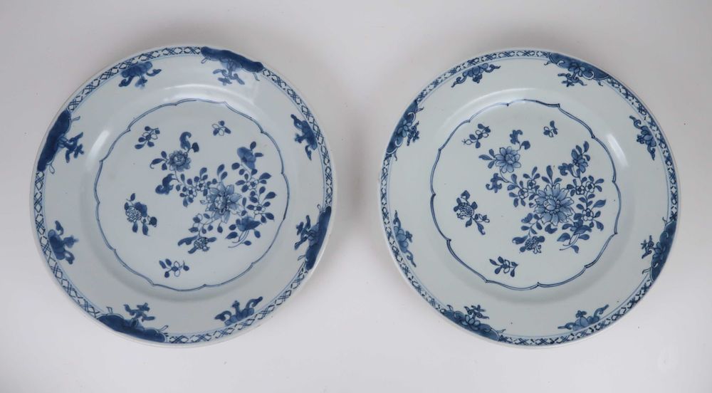 Par de pratos porcelana azul e branca da China Séc. XVIII