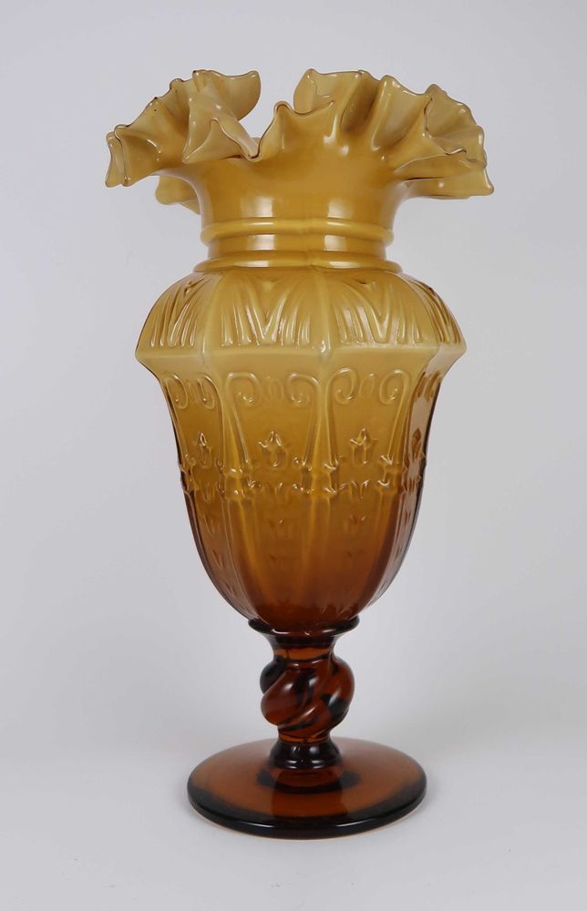 Jarra antiga em vidro opalino - 28 cm