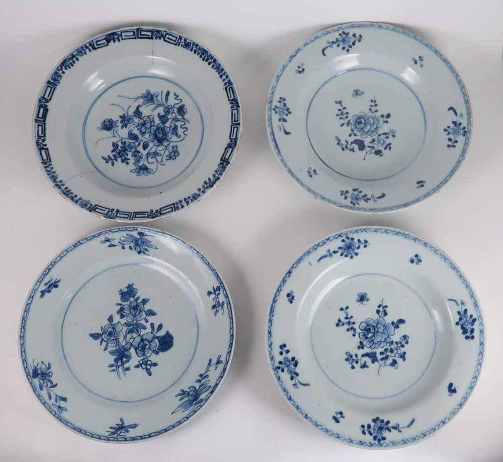 4 Pratos porcelana azul e branca da China Séc. XVIII