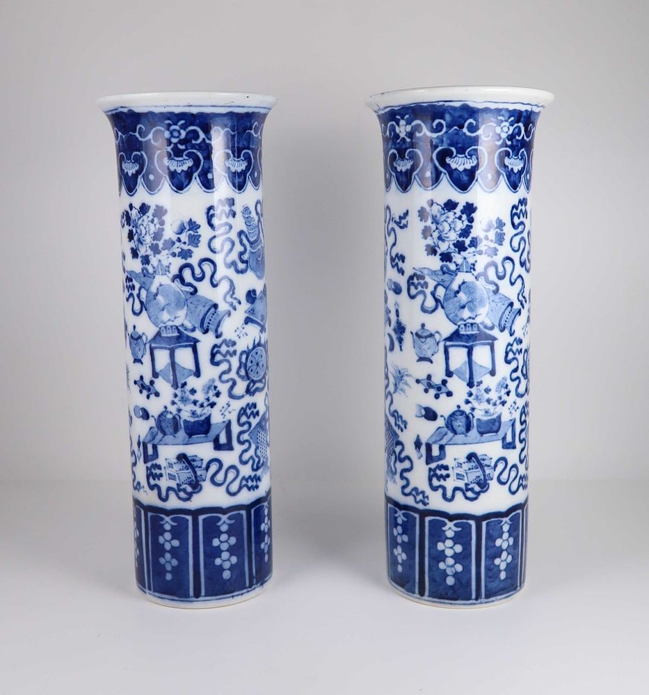 Par de jarras canudo porcelana azul e branca