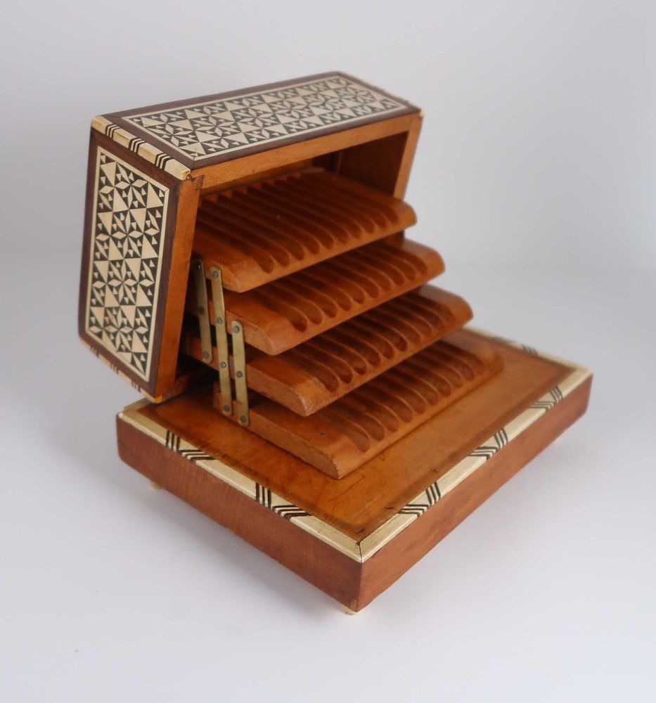 Caixa cigarreira musical em marchetaria