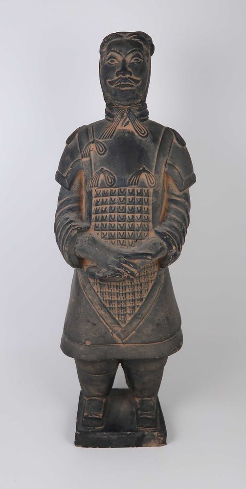 Guerreiro em terracota com 37 cm de altura