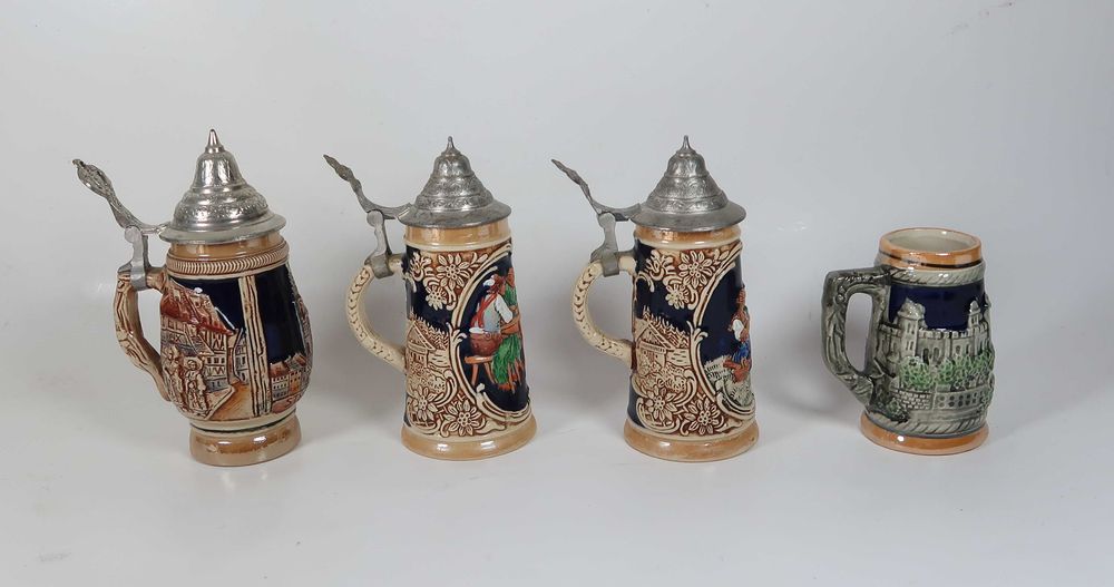 4 antigas canecas pequenas em porcelana da Alemanha