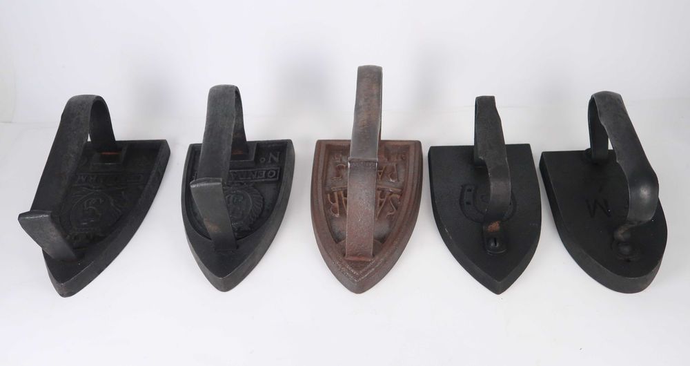 Conjunto de 5 ferros antigos de engomar