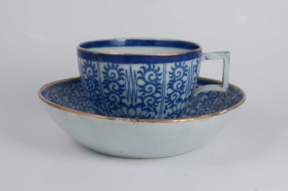Chávena com pires porcelana Séc. XIX (Royal Worcester ?)