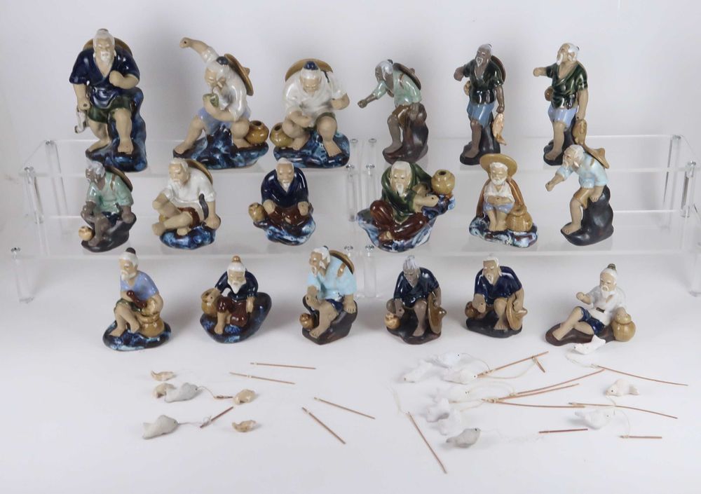 Conjunto de 18 figuras da China em Argila